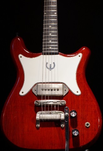 Click image for larger version

Name:	ss2804-1964-epiphone-coronet-cherry-red-guitar.jpg
Views:	101
Size:	32.4 KB
ID:	911749