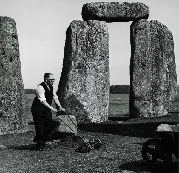 Click image for larger version  Name:	stonehenge lawn.jpg Views:	0 Size:	89.2 KB ID:	969349