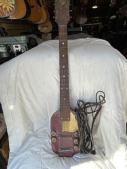 Click image for larger version

Name:	Guitar with Built in Tube Preamp_1.jpg
Views:	303
Size:	713.0 KB
ID:	1003543